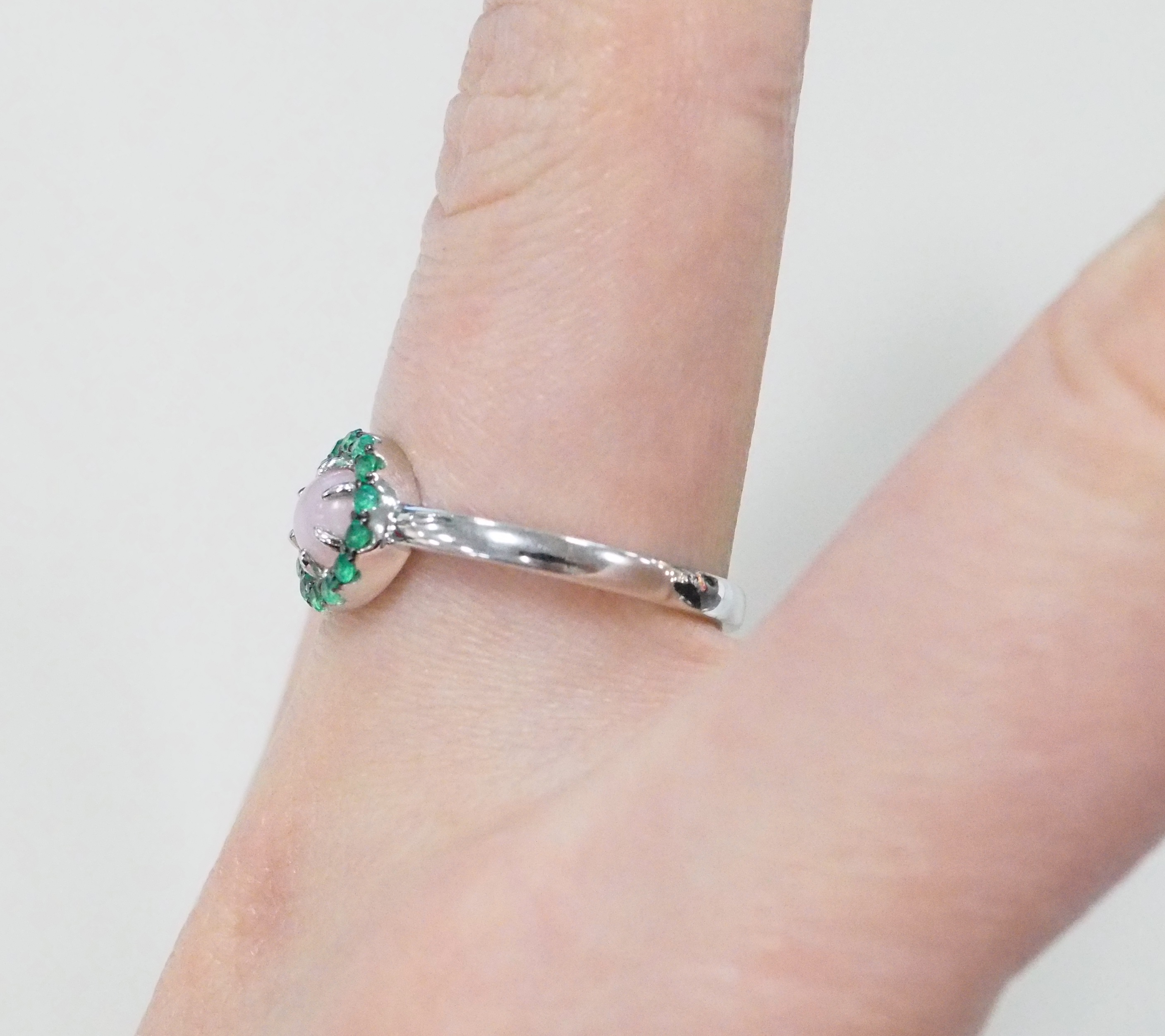 Серебряное кольцо с розовым опалом